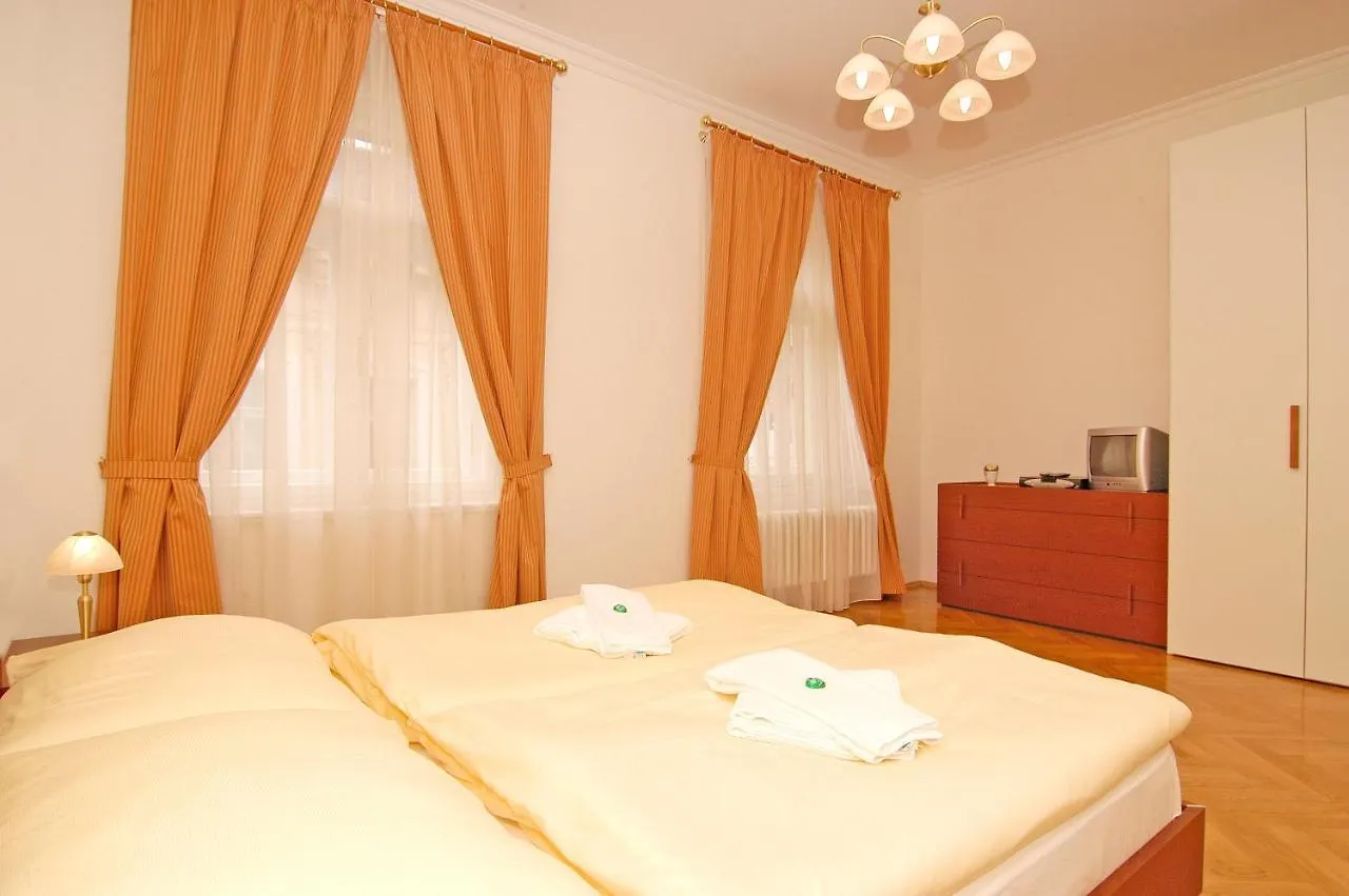 Residence La Familia Prag 2*,