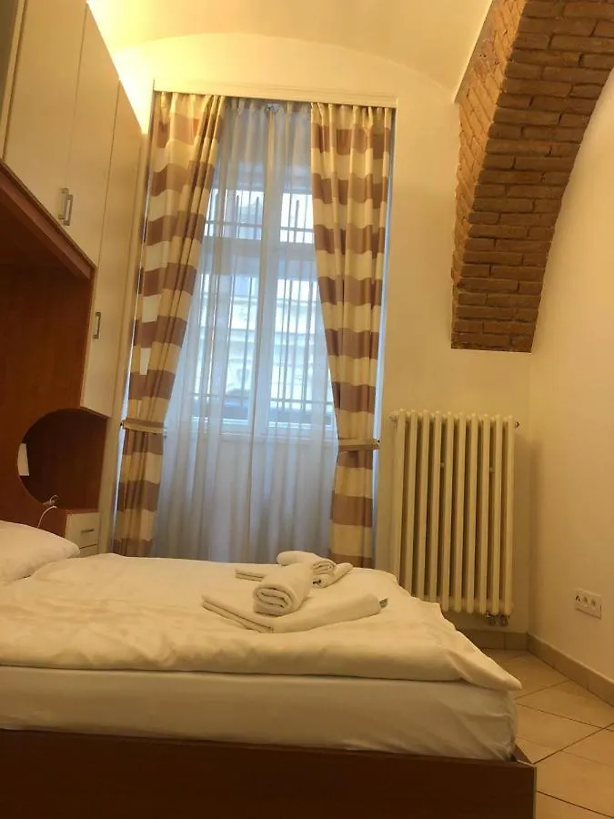 Residence La Familia Prag 2*,
